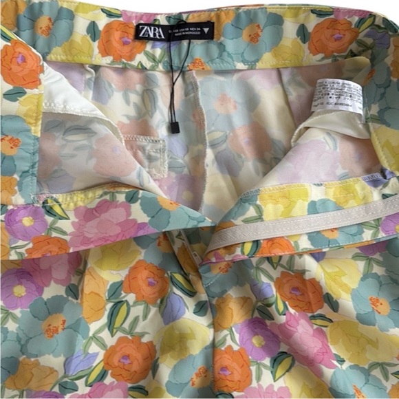 NWOT Zara Satin Effect High Waist Floral Pants
Size XS - Picture 12 of 13